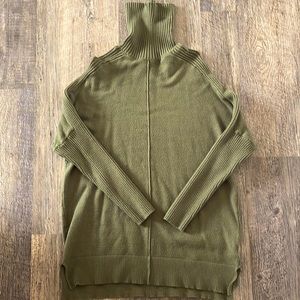 WOMANS/ GIRLS Army Green Sweater